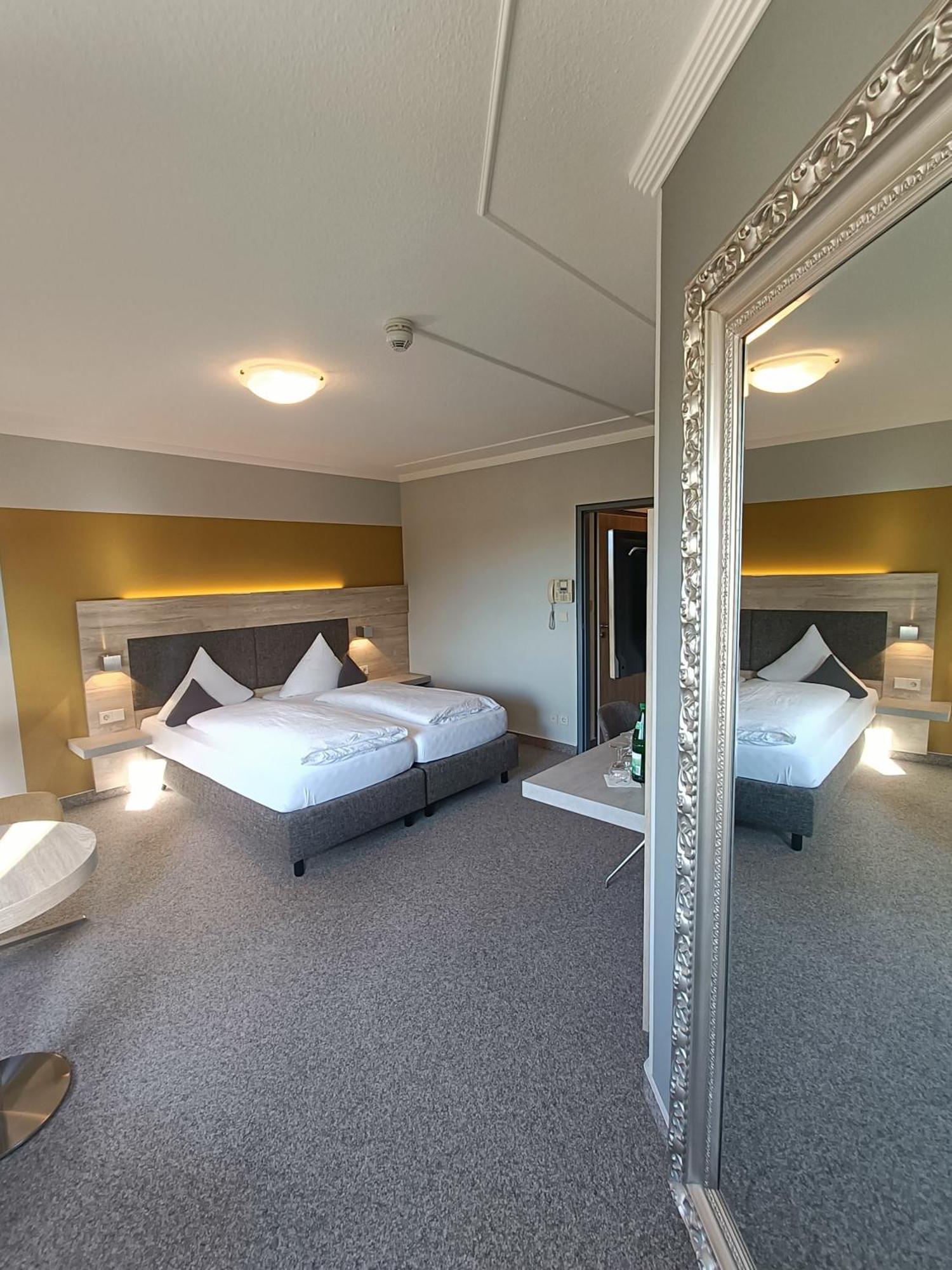 Burgstadt-Hotel Кастеллаун Экстерьер фото
