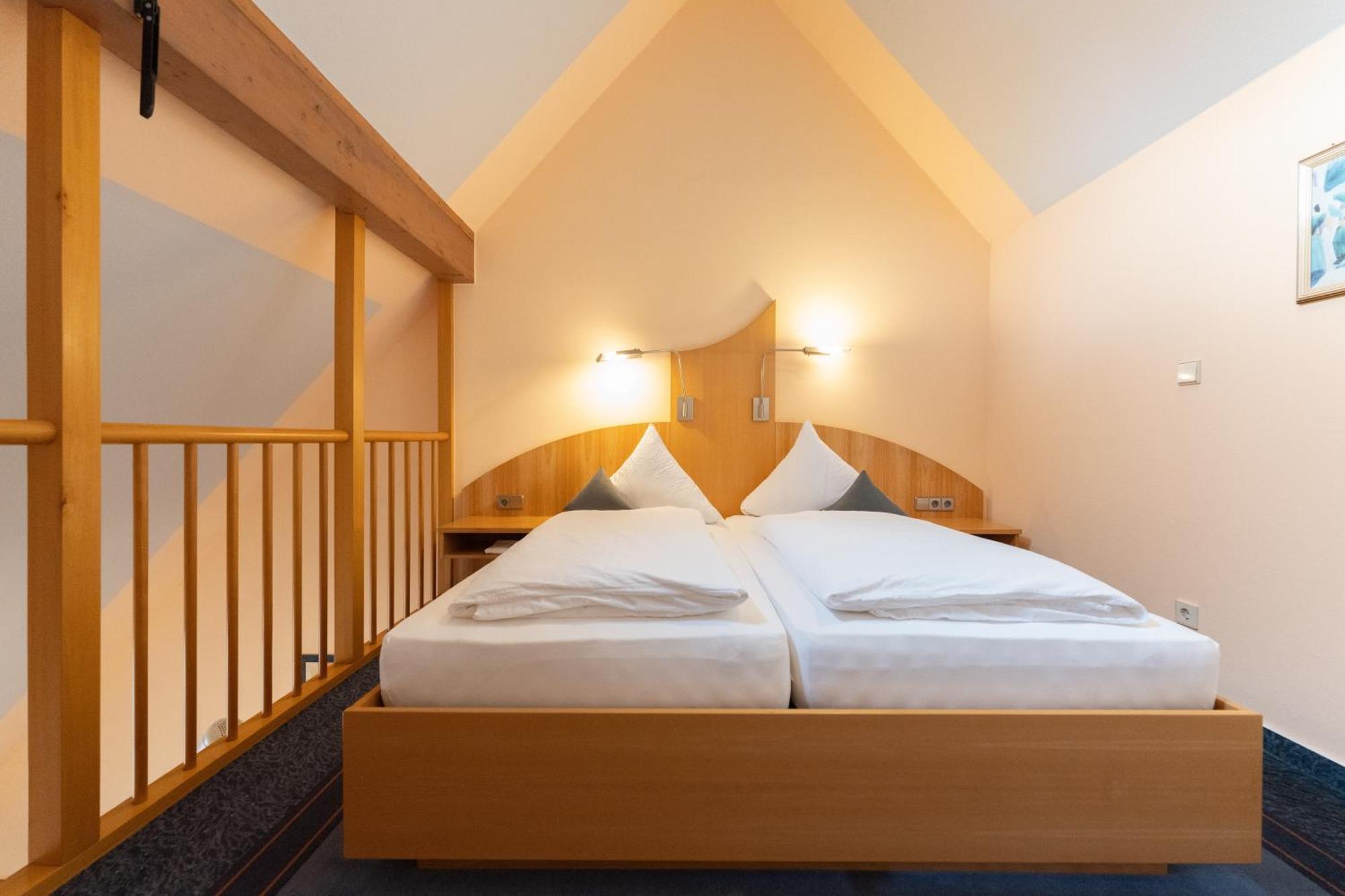 Burgstadt-Hotel Кастеллаун Экстерьер фото