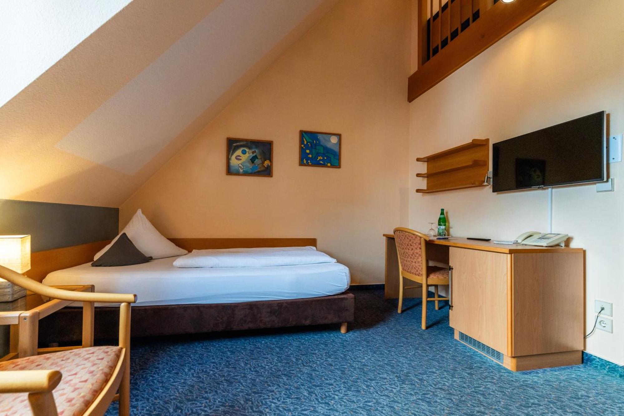 Burgstadt-Hotel Кастеллаун Экстерьер фото
