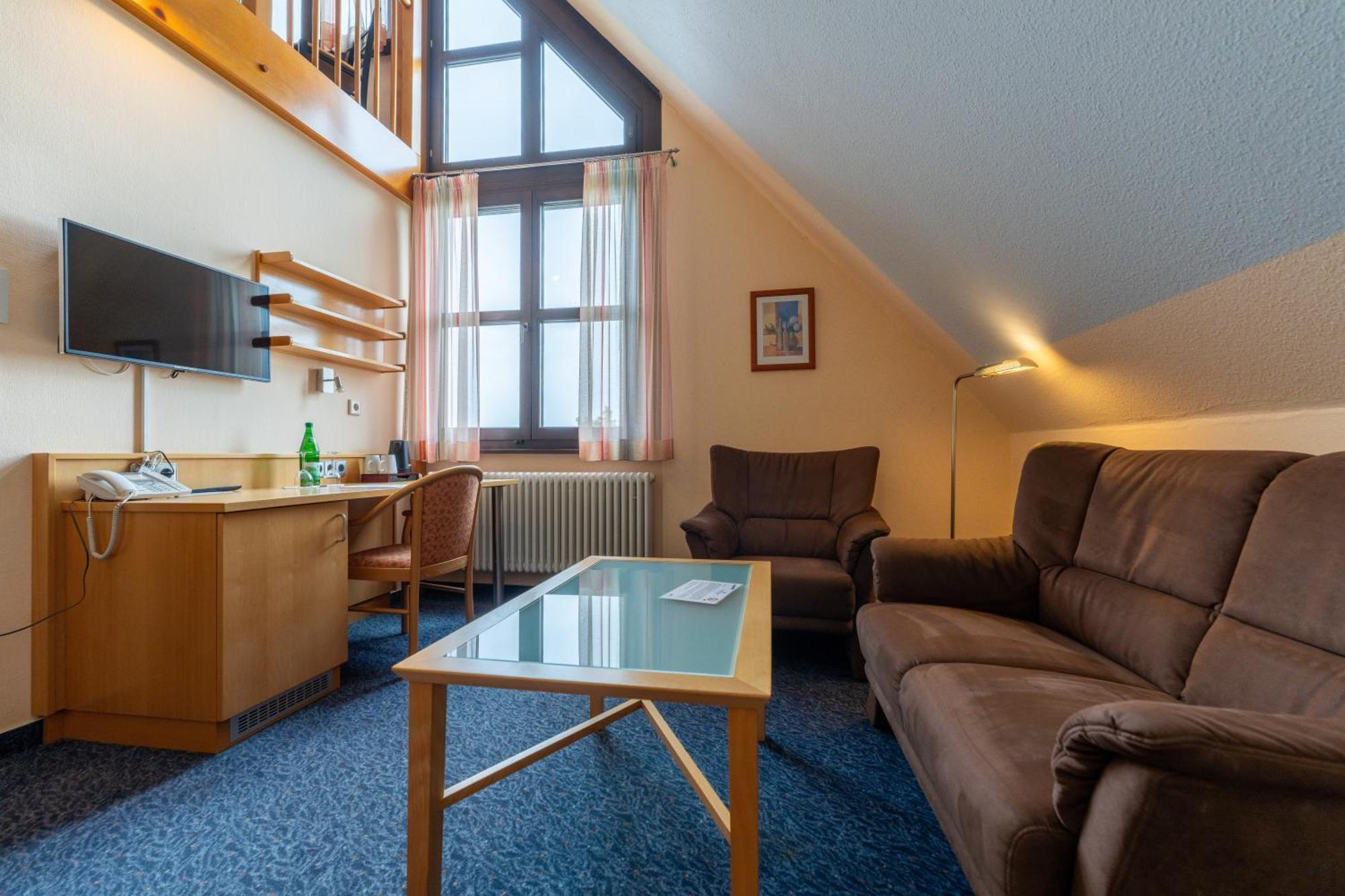 Burgstadt-Hotel Кастеллаун Экстерьер фото